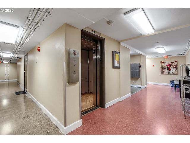 1205 Sw CARDINELL Dr 704, Portland, OR 97201