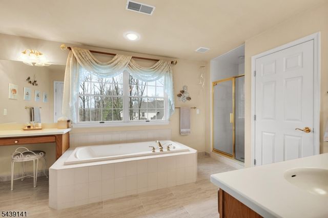 24 Benedict Cres, Bernards Twp., NJ 07920