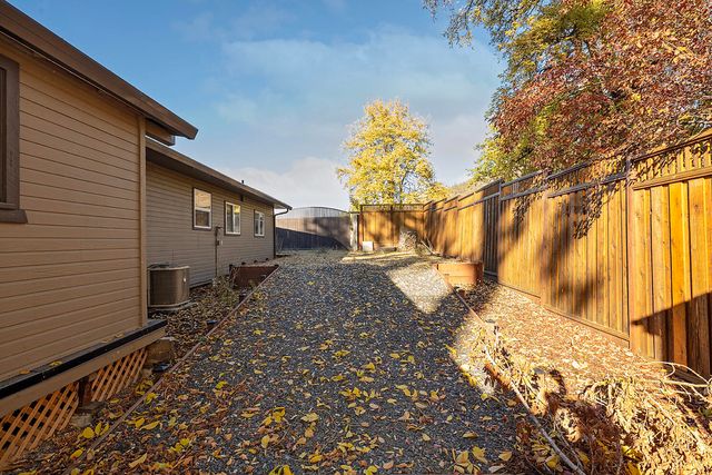 2122 2nd Avenue, Gold Hill, OR 97525