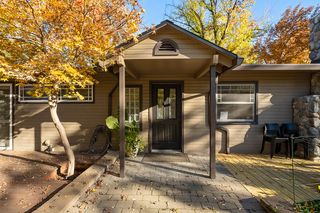 2122 2nd Avenue, Gold Hill, OR 97525