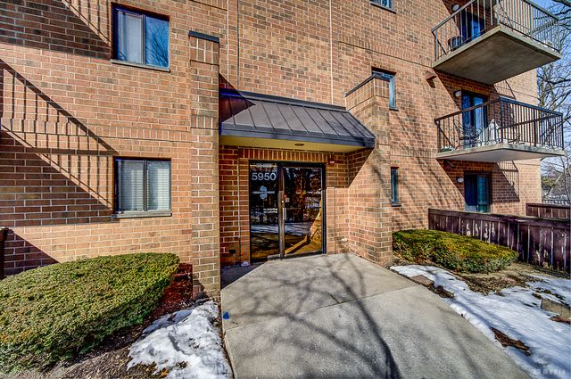 5950 Lake Bluff Drive 202, Tinley Park, IL 60477