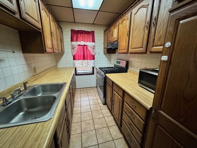 44 Montgomery St 1, Lawrence, MA 01841