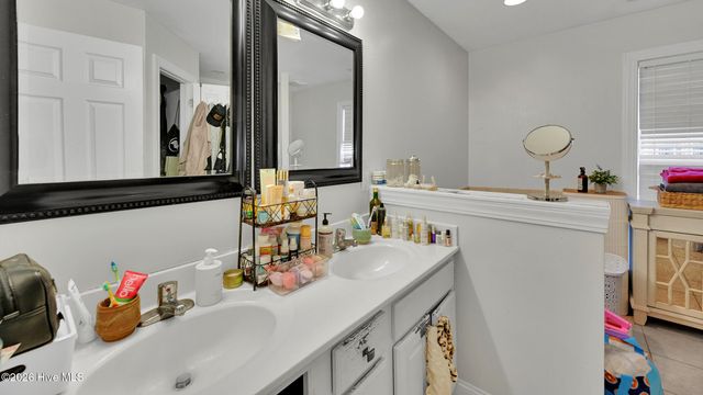 3921 Granada Drive B, Winterville, NC 28590