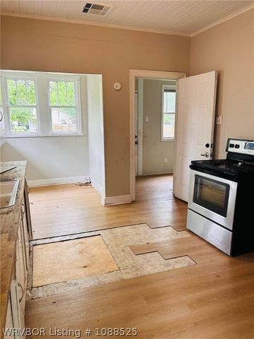 615 N 21st Street, Fort Smith, AR 72901