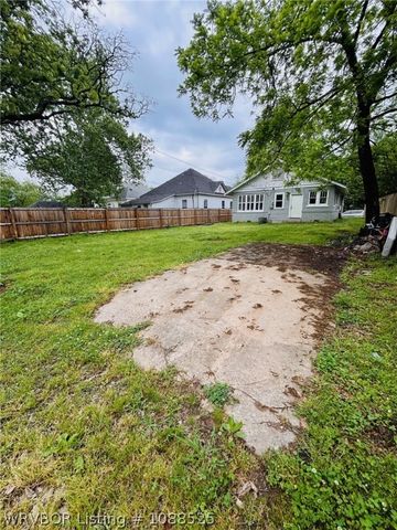615 N 21st Street, Fort Smith, AR 72901