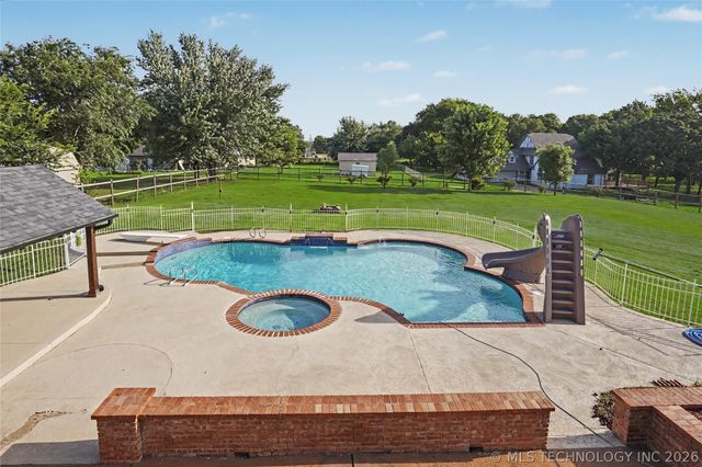1250 Easy Street, Claremore, OK 74017