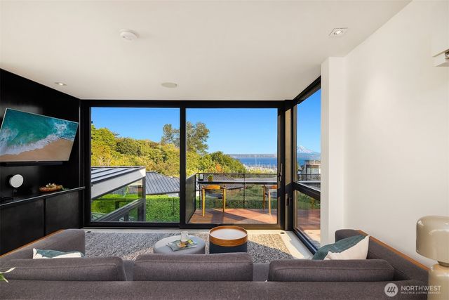 1575 Magnolia Boulevard W, Seattle, WA 98199