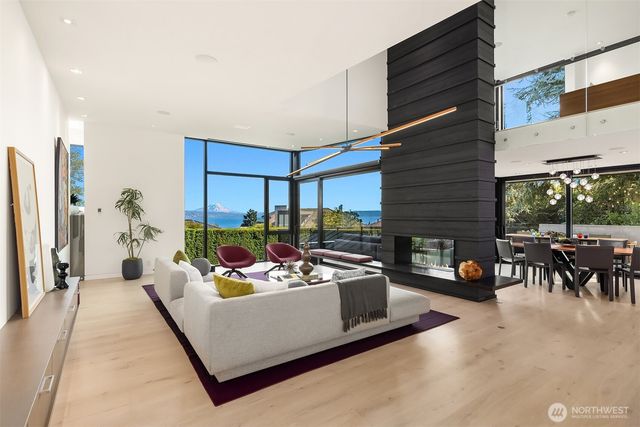 1575 Magnolia Boulevard W, Seattle, WA 98199