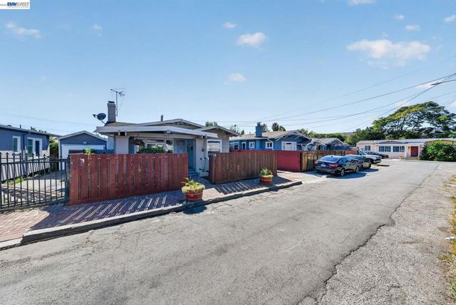5823 Seminary Ct, Oakland, CA 94605