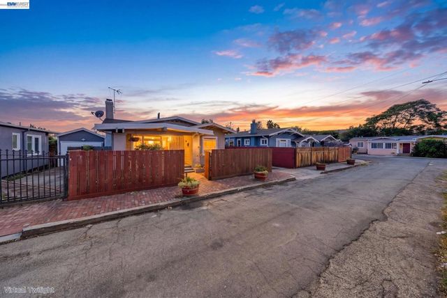 5823 Seminary Ct, Oakland, CA 94605