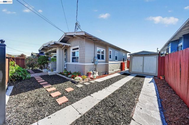 5823 Seminary Ct, Oakland, CA 94605