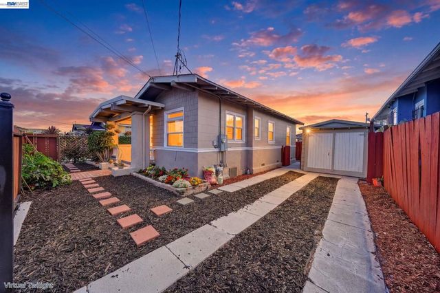 5823 Seminary Ct, Oakland, CA 94605