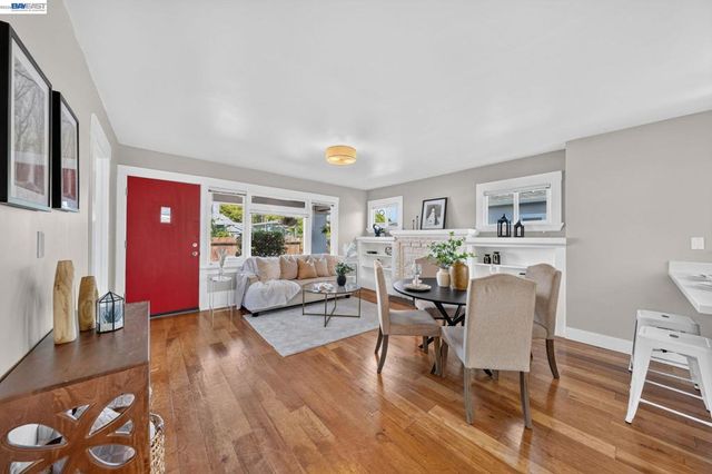 5823 Seminary Ct, Oakland, CA 94605