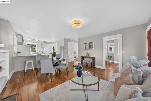 5823 Seminary Ct, Oakland, CA 94605