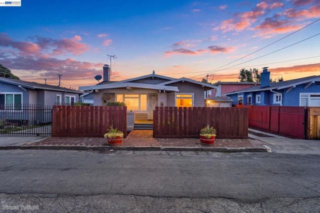 5823 Seminary Ct, Oakland, CA 94605