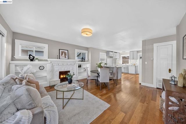 5823 Seminary Ct, Oakland, CA 94605