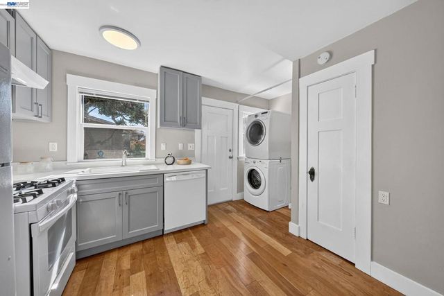 5823 Seminary Ct, Oakland, CA 94605