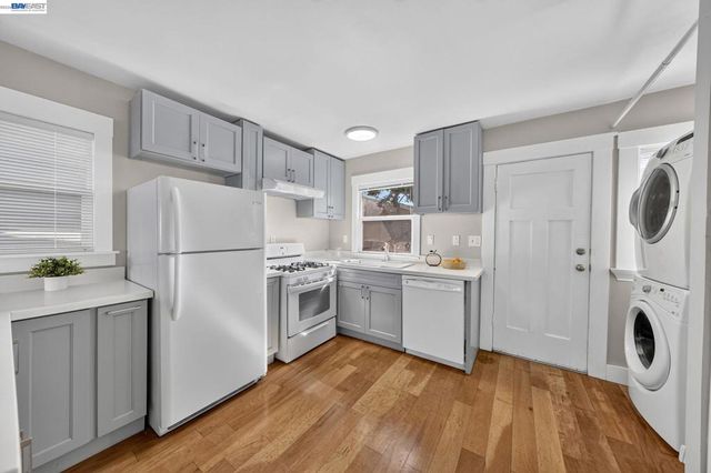 5823 Seminary Ct, Oakland, CA 94605