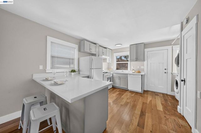 5823 Seminary Ct, Oakland, CA 94605