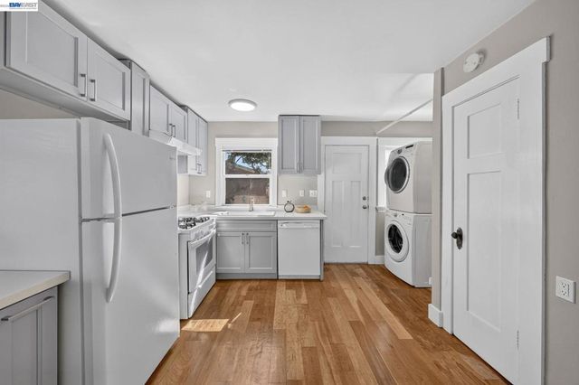 5823 Seminary Ct, Oakland, CA 94605