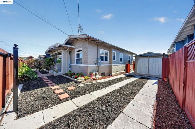 5823 Seminary Ct, Oakland, CA 94605