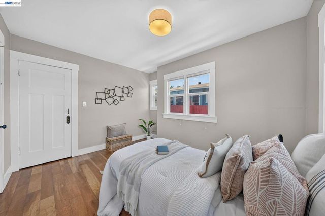 5823 Seminary Ct, Oakland, CA 94605