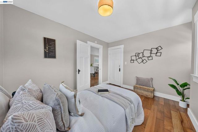 5823 Seminary Ct, Oakland, CA 94605