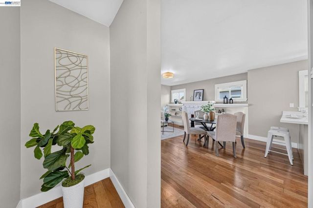 5823 Seminary Ct, Oakland, CA 94605
