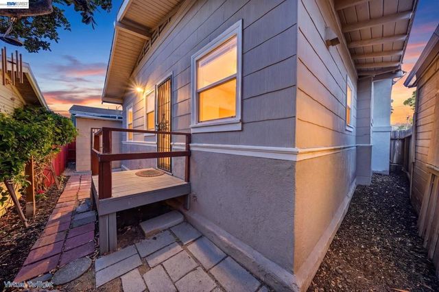 5823 Seminary Ct, Oakland, CA 94605