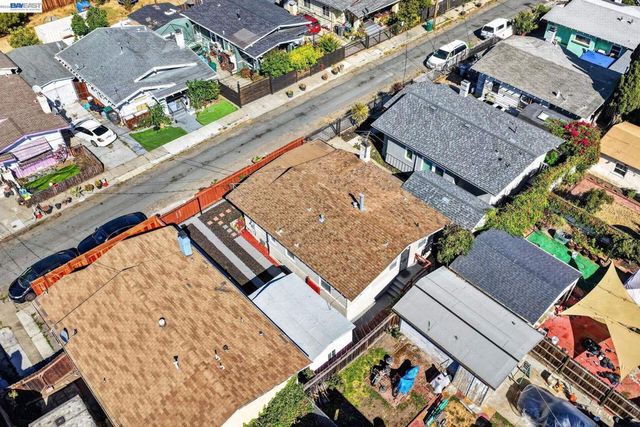 5823 Seminary Ct, Oakland, CA 94605