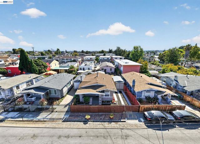 5823 Seminary Ct, Oakland, CA 94605