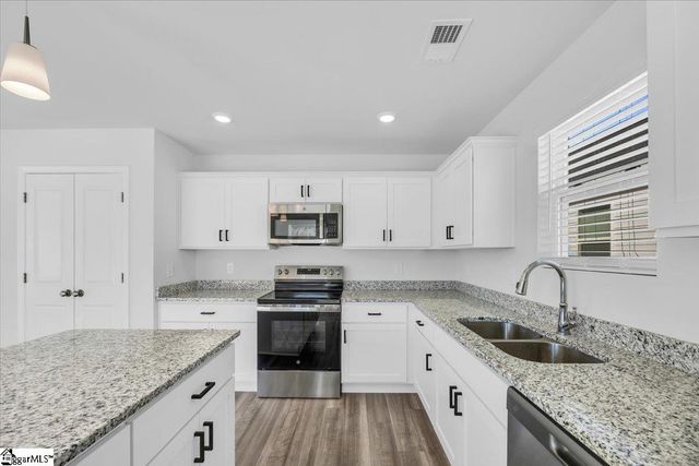 127 Ella B Lane, Easley, SC 29640