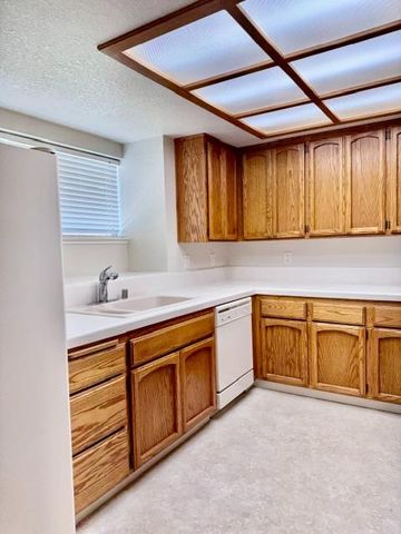 1205 Saddle Ct, Auburn, CA 95603