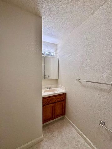 1205 Saddle Ct, Auburn, CA 95603