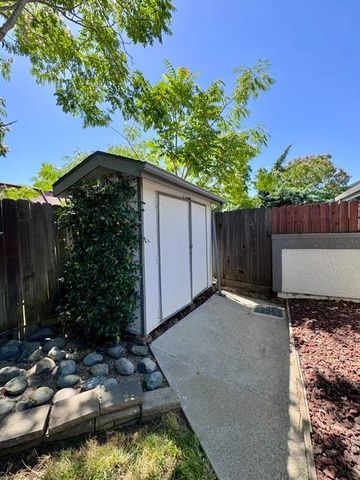 1205 Saddle Ct, Auburn, CA 95603