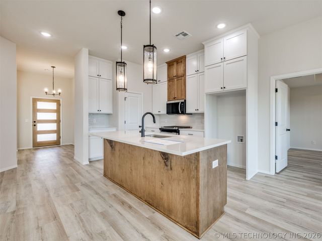 7510 E 90th Place North, Owasso, OK 74055