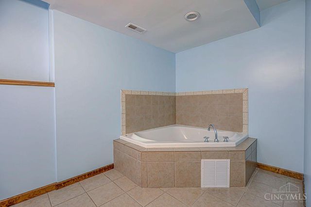 925 Autumn Court, Trenton, OH 45067
