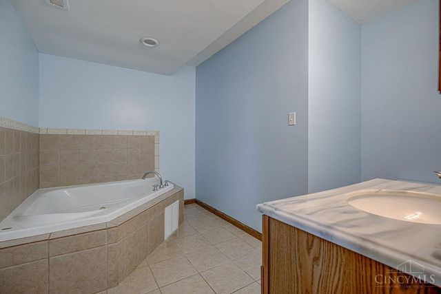 925 Autumn Court, Trenton, OH 45067
