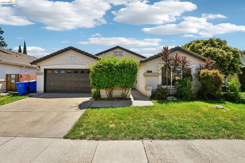 Image 1 of property listing at 9020 Pembridge Dr, Elk Grove, CA 95624