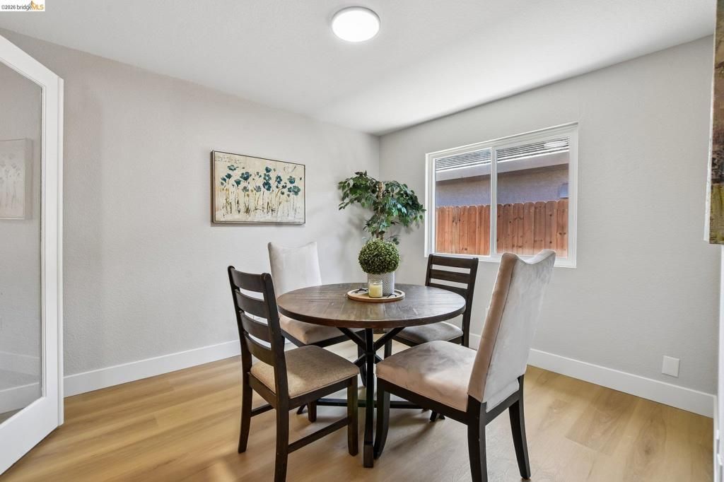 Image 10 of property listing at 9020 Pembridge Dr, Elk Grove, CA 95624