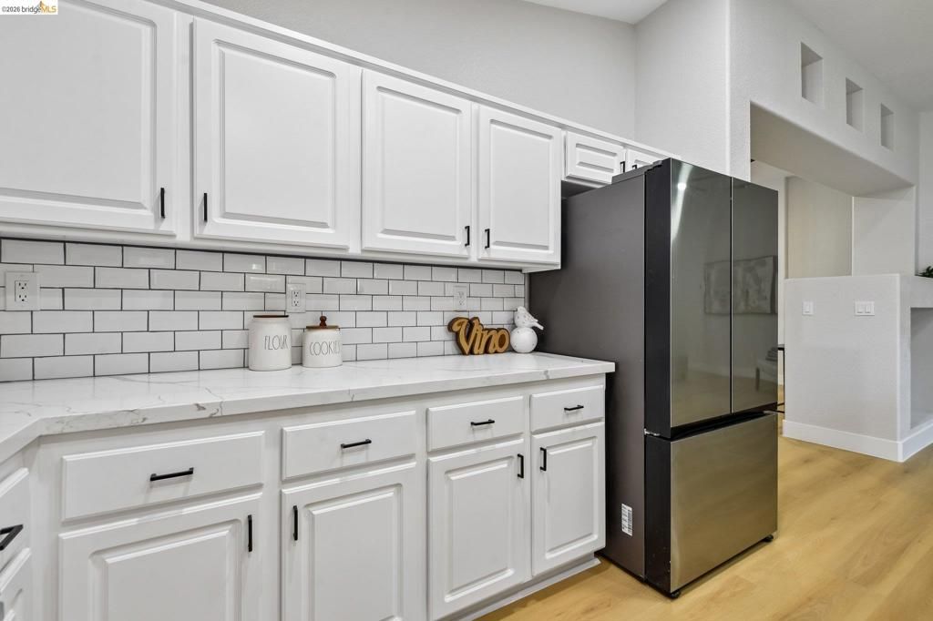 Image 16 of property listing at 9020 Pembridge Dr, Elk Grove, CA 95624
