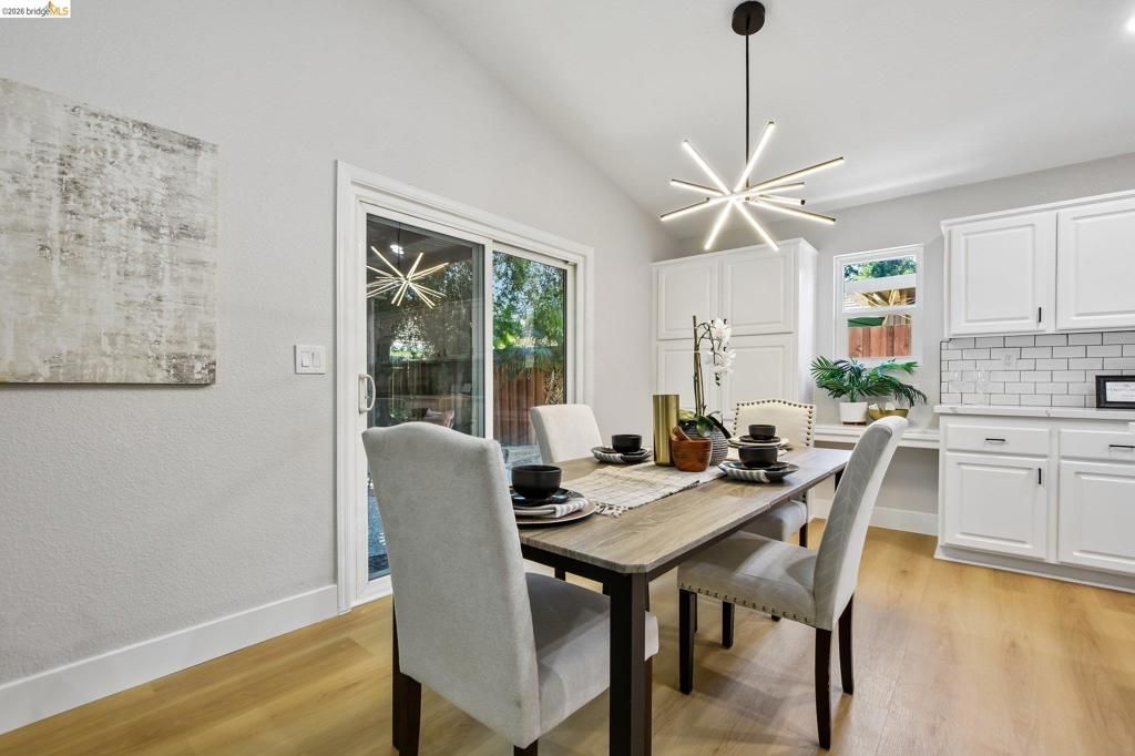 Image 17 of property listing at 9020 Pembridge Dr, Elk Grove, CA 95624