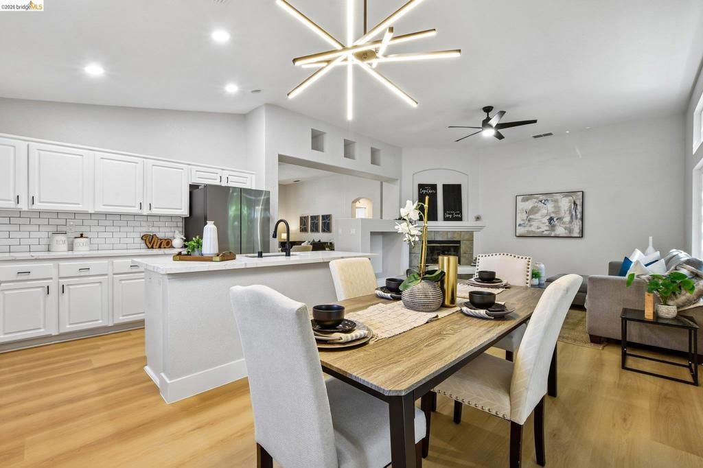 Image 18 of property listing at 9020 Pembridge Dr, Elk Grove, CA 95624