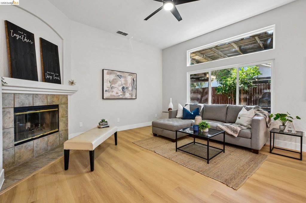 Image 19 of property listing at 9020 Pembridge Dr, Elk Grove, CA 95624