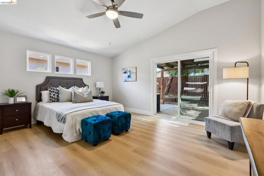 Image 21 of property listing at 9020 Pembridge Dr, Elk Grove, CA 95624