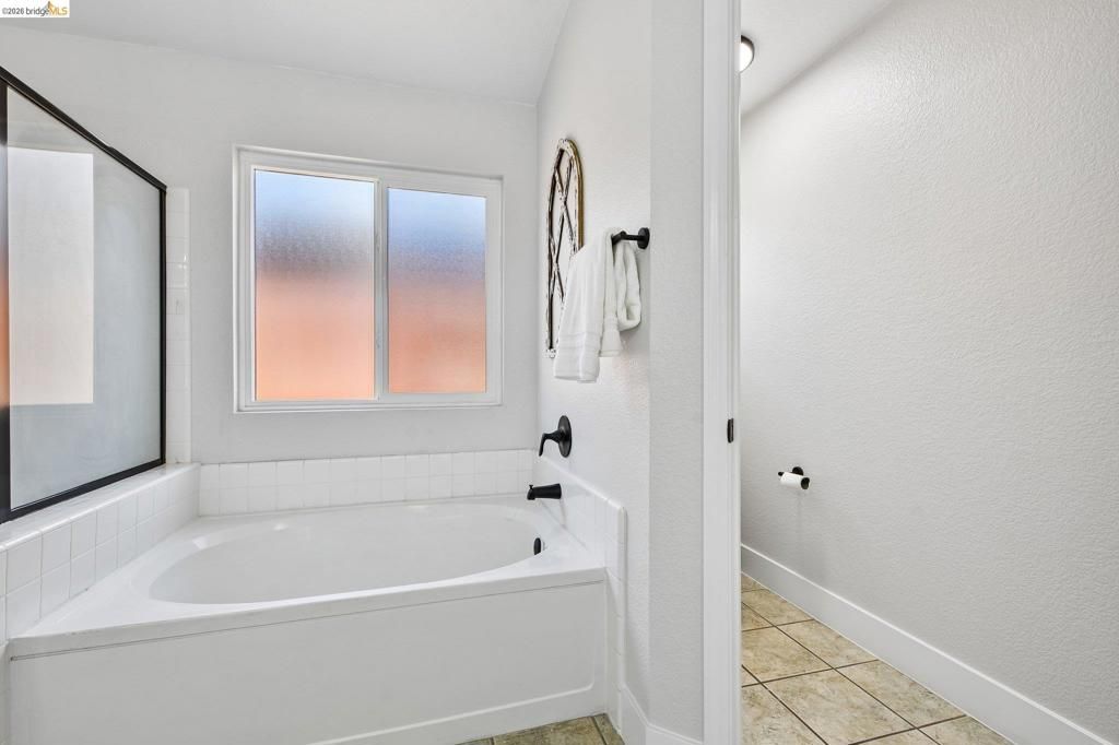 Image 23 of property listing at 9020 Pembridge Dr, Elk Grove, CA 95624