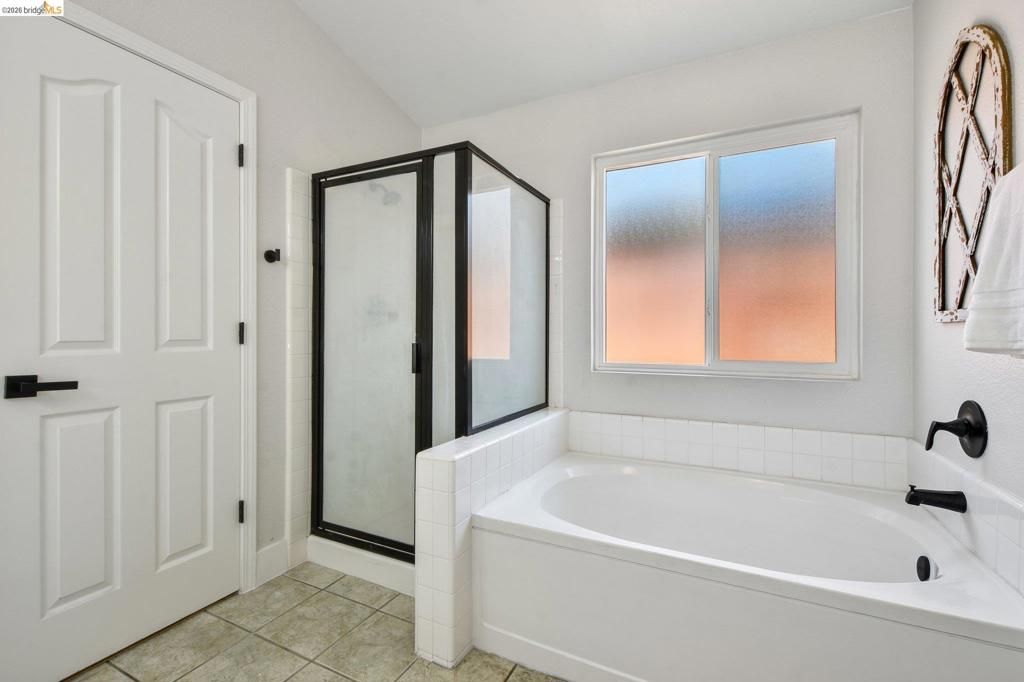 Image 25 of property listing at 9020 Pembridge Dr, Elk Grove, CA 95624