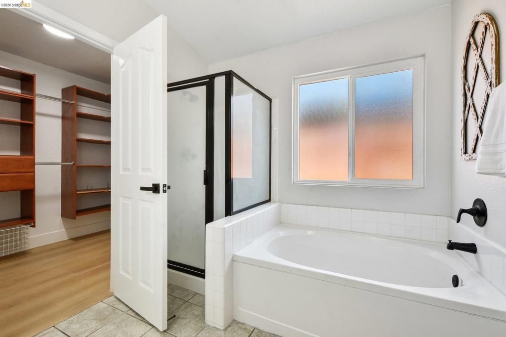 Image 26 of property listing at 9020 Pembridge Dr, Elk Grove, CA 95624