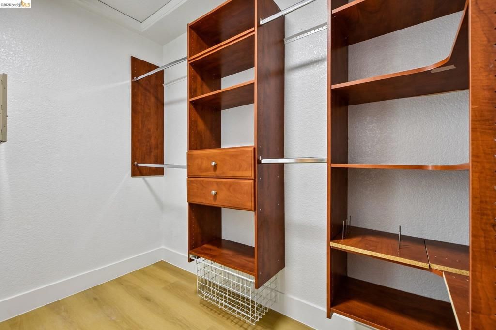 Image 27 of property listing at 9020 Pembridge Dr, Elk Grove, CA 95624