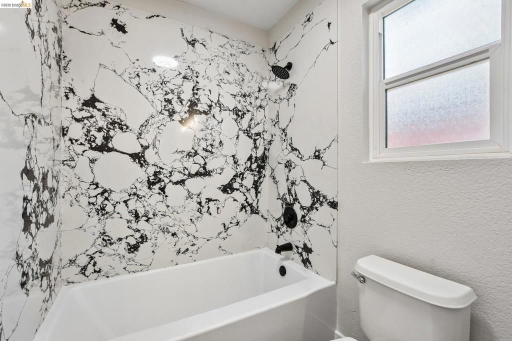 Image 30 of property listing at 9020 Pembridge Dr, Elk Grove, CA 95624